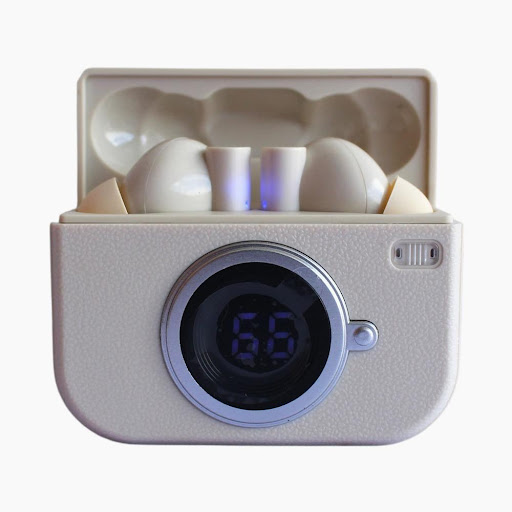 Audifonos Inalambricos Bluetooth Con Pantalla Led GENERICO Unidad x 1 Disfruta de una experiencia de sonido envolvente con estos audífonos inalámbricos Bluetooth, ideales para música, llamadas y juegos. Su diseño moderno con estuche estilo cámara retro incluye pantalla 