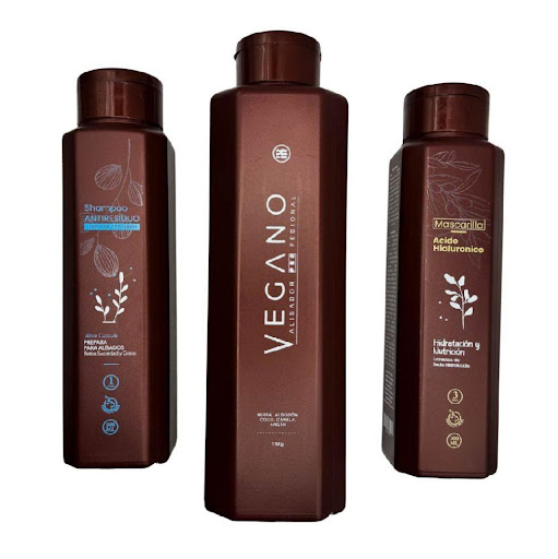 Kit Alisador Vegano Pro x 1100 gr Vegano Cosmetics Kit x 3 und Kit Alisador Vegano Paso 1, 2 y 3. Tecnología enjuagable con más de 14 proteínas que minimiza el daño y evita el adelgazamiento de la hebra. Alisa sin formol. Orgánico, vegano y seguro para embarazada