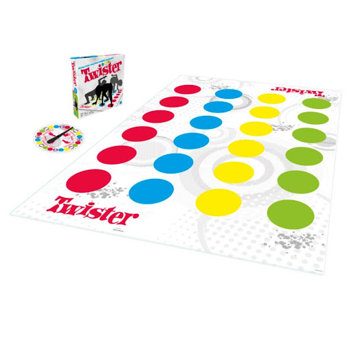 Twister Hasbro Gaming caja x 1 Twister es un juego de mesa clásico producido por Hasbro que combina habilidad física y diversión. 
Consiste en un tapete con círculos de colores y una ruleta que indica en qué color y parte del cuerp