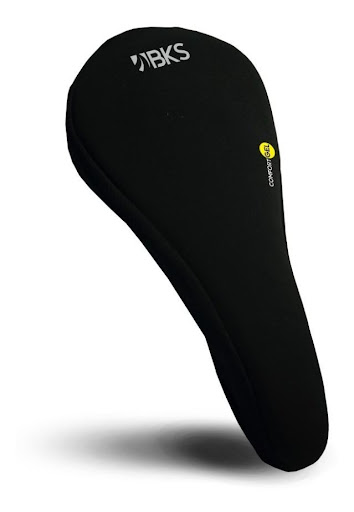 Funda De Asiento Diseño Clasico BKS Papeleta x 1 MODELO:&nbsp;Funda De Asiento Para BicicletaLa funda de asiento Bks es un accesorio diseñado para proteger el tapizado original de los asientos de tu vehículo. Fabricada con materiales duraderos y de 