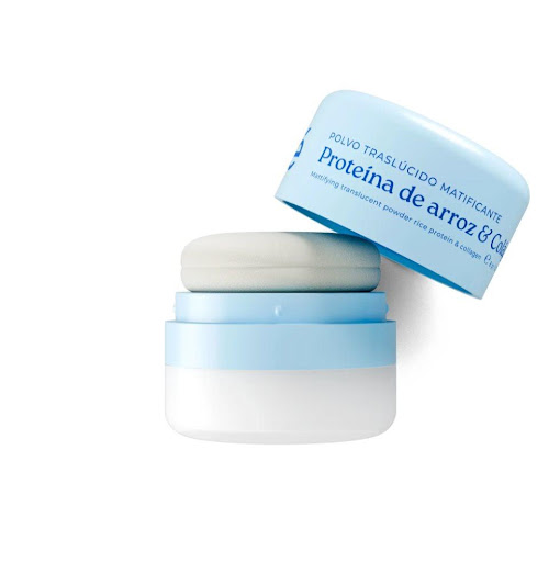 Polvo capilar traslúcido matificante  Olé Capilar 8gr x 1 und Shampoo seco en polvo traslúcido con aplicador en poof, perfecto para refrescar raíces grasas entre lavados y hacer retoques rápidos donde estés. Sin talco ni benceno, su fórmula limpia y segura absor