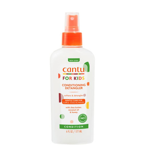 Densenredante Cantu Kids Care Detangler Cantu Pote x 1 Fórmula suave y nutritiva diseñada para desenredar el cabello rizado, ondulado o texturizado de los niños. Con una mezcla de manteca de karité pura, aceite de coco y miel, este desenredante hidrata y 