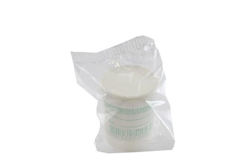 TARRO PARA MUESTRA COPROLOGICO (PAQ X10) CEPILAB 0 x 10 Es un recipiente diseñado para recolectar muestras fecales de manera segura y eficiente. Su material transparente permite una fácil inspección visual, y su tapa hermética evita filtraciones.