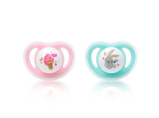Set x 2 Chupos de Entretención Mini Light Talla S Niña   Pigeon Blíster  x 2 Los chupos de Entretención Mini Light encajan perfectamente en la boca del bebé y cuentan con una base ancha similar a la aureola del seno de la madre, lo que le permite hacer una succión natural que 