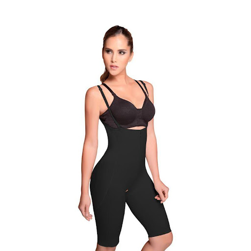 Bicicletero Senos Libres Anne Shantel Negro L Anne Shantel Individual x 1 Con cierre invisible protegido con abrochadura interna, forro en lycra algodón con refuerzo de látex hipoalergénico. Tiras graduables, Abrochadura en entrepierna para facilitar su uso diario.