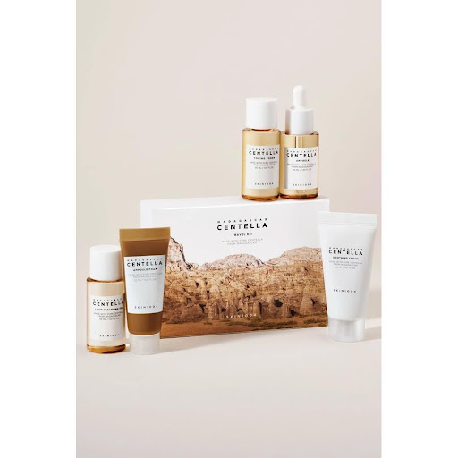 Madagascar Centella Travel Kit SKIN1004 Kit de 5 productos en tamaño de viaje: Centella Light Cleansing Oil 30ml, Centella Ampoule Foam 20ml, Centella Toning Toner 30ml, Centella Ampoule 30ml, Centella Soothing Cream 30ml x 1