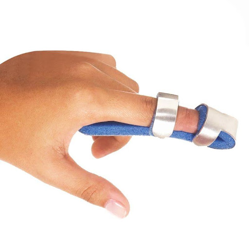 Férula Para Dedo Tipo Baseball Talla M Recovery Recovery Individual x 1 Indicado para inmovilizar dedos torcidos o estabilizar fracturas. limita el rango motriz en los dedos. elaborado en aluminio maleable y acolchado con espuma en su parte interior. fácil de colocar y re