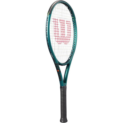 Raqueta De Tenis Wilson Blade V9 Jr Wilson Papeleta x 1 MODELO: BLADE V9 JUNIOREs la raqueta perfecta para jugadores de entre 8 y 10 a&ntilde;os que buscan combinar estilo y rendimiento en la cancha. Con un dise&ntilde;o inspirado en la &uacute;ltima serie