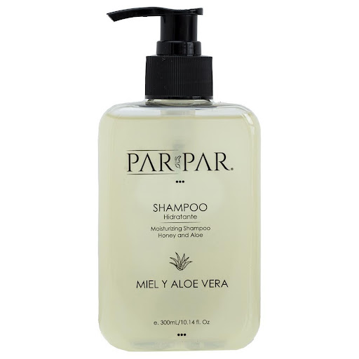 Shampoo hidratante Miel y Aloe vera 300mL PARPAR Tipo de envase: PET Biodegradable x 1.0 El Shampoo PARPAR de Miel y Aloe Vera ha sido formulado para limpiar el cuero cabelludo sin resecar, mientras hidrata, suaviza y fortalece el pelo seco o maltratado. Gracias a su combinación de miel, 
