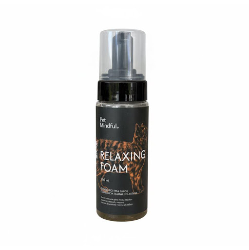 Espuma Relajante de Lavanda y Manzanilla  Pet Mindful Espuma para uso tópico 140 mL x 1 Espuma relajante para aplicar en el cuerpo de tu gato y reducir el estrés en momentos de estrés y ansiedad. 
Funciona como repelente natural, contiene manzanilla y lavanda, que también ayudan a manten