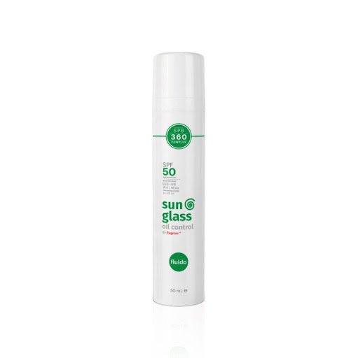 Protector Solar Fagron Sunglass Oil control Frasco 50 ML SUNGLASS FRASCO x 50 ML Protector solar ligero, indicado para pieles muy sensibles a las quemaduras solares, con tendencia acneica. No aporta sensación pesada, ni deja residuo graso o efecto blanco sobre la piel.
El uso regu
