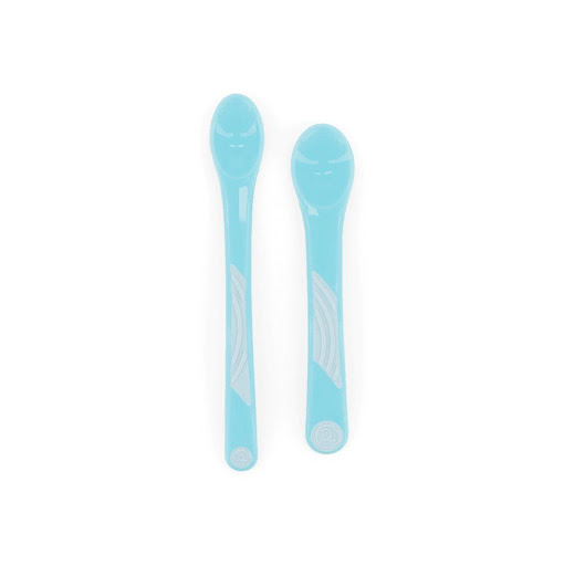 SET DE CUCHARAS X2 TWISTSHAKE 4+MESES AZUL Twistshake UNIDAD x 1 Está hecho de una superficie suave al tacto que le da una sensación suave y cómoda contra la boca del niño y un buen agarre. Viene en un paquete de 2 con diferentes longitudes.
