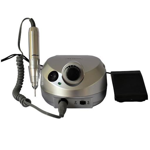 Pulidor De Uñas Consigue Uñas Profesionales UNIMARC Unidad x 1 Lleva tus manicuras a un nivel profesional con este pulidor de uñas de 30.000 RPM. Su velocidad graduable te permite realizar procedimientos precisos y cuidadosos, mientras que sus diferentes puntas o