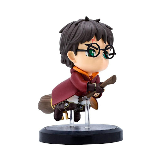 Figura Coleccionable Harry Potter Quidditch Traje Deportivo 10 cm Disney Caja x 1 Revive la emoción del deporte mágico con la figura coleccionable Harry Potter Quidditch. Esta figura de 10 cm presenta a Harry en su uniforme de Quidditch con gran nivel de detalle y una base para exh