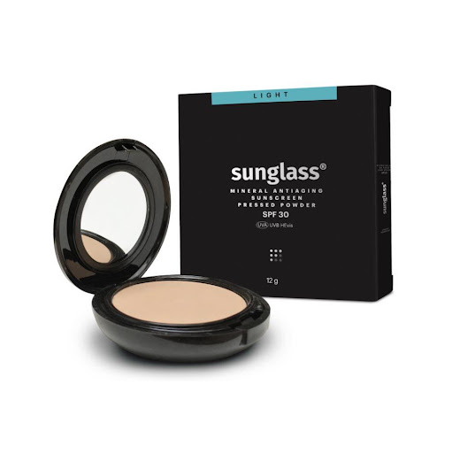 Filtro Solar en Polvo Sunglass light SPF 30 Polvera 12 G SUNGLASS POLVERA x 12 G Es una novedosa fórmula, que además de brindar protección contra los efectos nocivos de la radiación UV ( UVA + UVB) contiene un moderno anti-edad que disminuye líneas de expresión y previene la apara