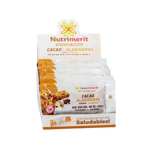 Barra de Granola Cacao Almendras Nutrimerit Caja x 8 Caja por 8 unidades de Barras de Granola Cacao Almendras Nutrimerit por 240g. Ingredientes: maní, arroz integral, semillas de girasol, almendras, nueces, proteína de arveja, nips de cacao, miel de cañ