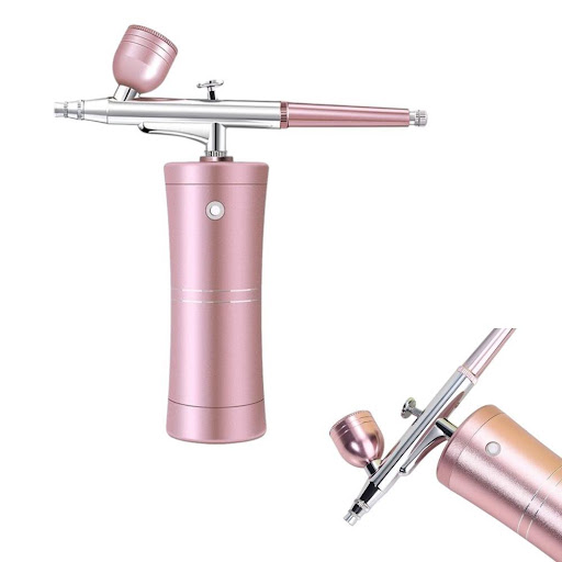 Aerografo Portatil Electrico Compresor Para Uso Cosmetico GENERICO Unidad x 1 Eleva tu rutina de belleza con el aerógrafo recargable, una herramienta versátil para lograr acabados profesionales en maquillaje, uñas y más. Su diseño metálico ergonómico ofrece un manejo preciso y 