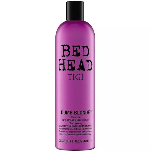 Shampoo Bed Head Dumb Blonde para Cabello 750 ml TIGI Caja x 1 Diseñado especialmente para cabellos rubios o decolorados. Limpia suavemente mientras repara el daño químico, realza los tonos dorados y deja una sensación de suavidad y luminosidad espectacular.