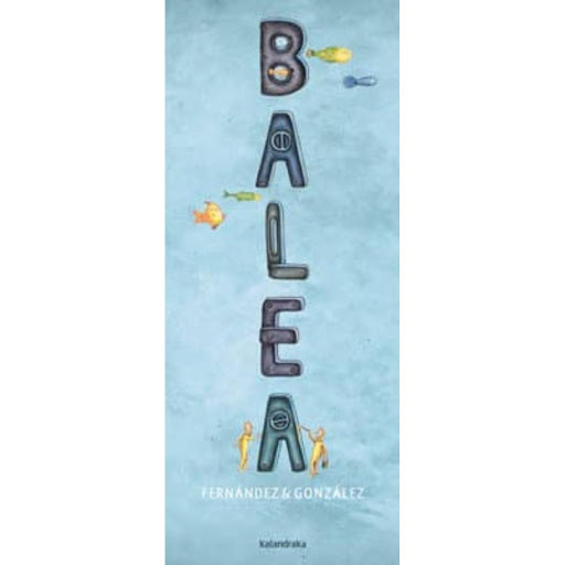 Balea (t.d) Kalandraka Libro x 1.0 BALEA  BALEA é un gran mural de dobre cara, pregado coma un acordeón, que representa unha enorme balea metálica sumerxida no fondo do mar, xunto con algas, peces de vivos colores e outras criaturas ac