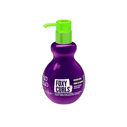 Crema Definidora Bed Head Foxy Curls 200 ml TIGI Caja x 1 Define, controla y realza los rizos sin dejarlos pesados. Su fórmula antifrizz proporciona elasticidad, suavidad y un acabado brillante que mantiene los rizos perfectamente formados durante todo el dí