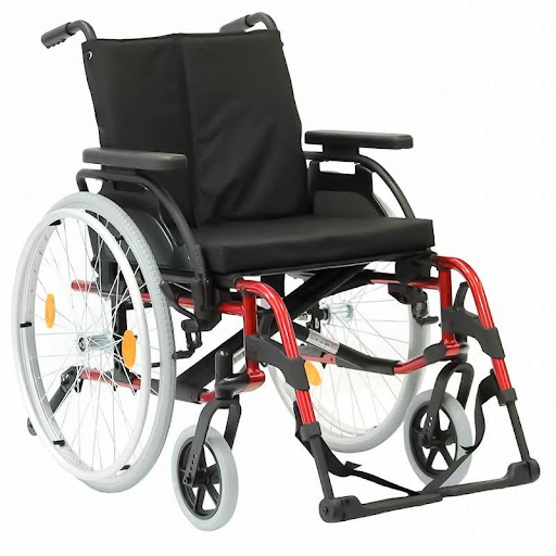 Silla Ruedas Basix Desk Red Joven N SUNRISE MEDICAL Individual x 1 Silla de ruedas ultraliviana color roja, llantas neumáticas desmontables, descansabrazos acolchados y abatibles, descansapies removibles y Cojín de microfibra.