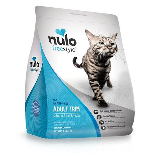 NULO F ADULTO TRIM SALMON 5,44 KG NULO  x 1 Mantenerse en forma y esbelto puede ser un reto para algunos gatos. Por eso Nulo ha desarrollado la Fórmula FreeStyle Adult Trim (Adulto Esbelto).