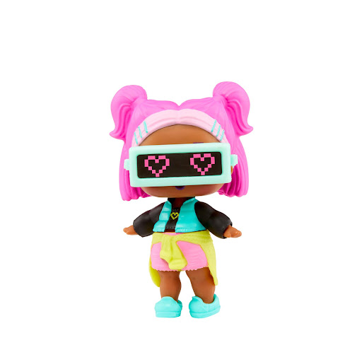 Muñeca LOL Gamer Sorpresa LOL Caja x 1 Descubre la emoción del mundo gamer con LOL Surprise VRQT. Este personaje exclusivo te sumerge en la realidad virtual con su atuendo inspirado en los videojuegos. Colecciona los 4 personajes y disfrut