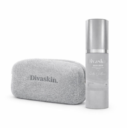 Protector Solar Divascreen Spf 50 Sin Color X 30 Ml + Cosmetiquera Gratis DIVASKIN GEL x 1 Protección, cuidado y belleza en un solo paso
Dale a tu piel lo mejor de la ciencia y la naturaleza con nuestra pantalla facial con color, una fórmula avanzada que hidrata, ilumina, regenera y protege