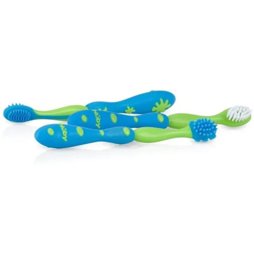 Set De 3 Piezas Para El Cuidado De Dientes Y Encias Azul Nuby Blister x 3 Este set de cuidado bucal Nûby acompaña el desarrollo dental de tu bebé, ofreciendo limpieza suave y efectiva en 3 etapas, ayudando a formar buenos hábitos de higiene dental desde el inicio.