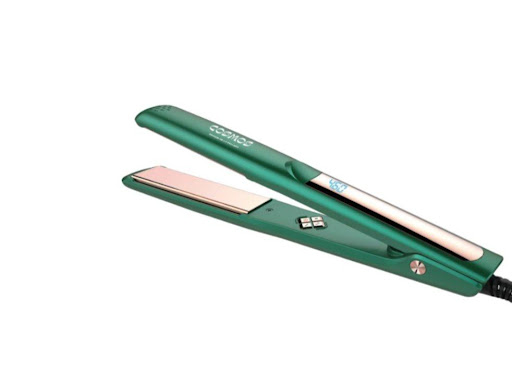 PLANCHA PROFESIONAL LIRA CON TITANIO CMS-535  Cosmos Caja x 1 Experimenta un peinado profesional con las placas de titanio de  la plancha profesional Lira, se calientan de forma rápida y uniforme. Despídete del encrespamiento y da la bienvenida a un cabello liso