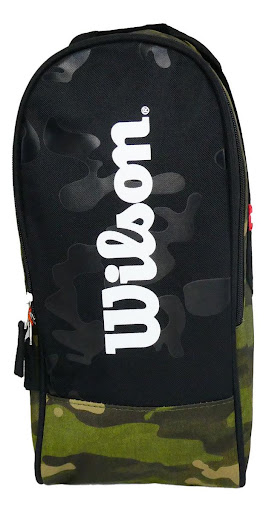 Morral Wilson Taquera Camo Caballero (Negro) Wilson Papeleta x 1 Modelo: Taquera CamoCon un interior espacioso la taquera Wilson lleva los tacos-botines que necesites el día del juego.?CARACTERÍSTICAS?- Marca: Wilson.- SKU: 65.080008BL.- Modelo: Taquera Camo Caball