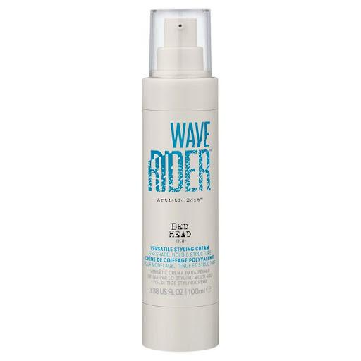 Crema para ondas TIGI Wave Rider BH 100 ml TIGI Caja x 1 Diseñada para crear ondas suaves y definidas con movimiento natural. Controla el frizz, aporta textura ligera y deja el cabello flexible y brillante, perfecto para un look playero o casual sin esfuerz