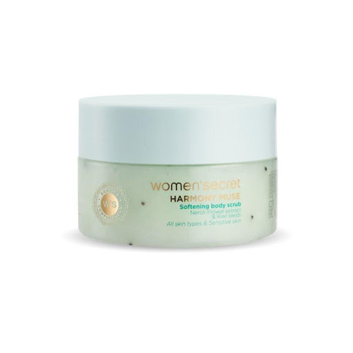 Women Secret Crema Exfoliante Corporal Harmony Muse 200ml WOMEN SECRET Caja x 1 Renueva y alisa la superficie de la piel, enriquecida con partículas de coco y extracto de fruta de la pasión. Su textura en gel permite una suave exfoliación, dejando la piel purificada.