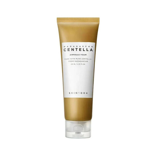 Skin1004 Madagascar Centella Ampoule Foam Skin1004 125ml x 1 Limpiador vegano para todo tipo de piel, con Centella Asiática que reduce la inflamación y el enrojecimiento mientras fortalece la barrera cutánea. Combate el acné con el ácido Cítrico.