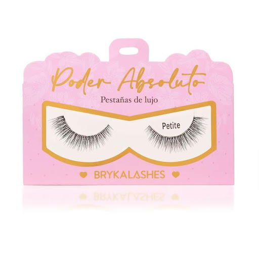 Pestañas Postizas  presentación en par - Petite Bryka Caja x 1par Pestañas enteras 5D con banda suave, reutilizables entre 15 y 20 posturas. Tamaño 6–10 mm. Presentación: 1 par. Ideales para ojos pequeños y medianos, ojos hacia abajo y piel madura; aportan un look n