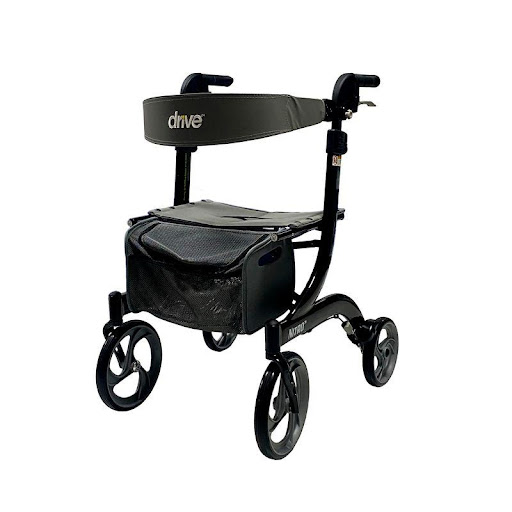Caminador Drive Plegable Nitro Negro DRIVE Individual x 1 Diseñado para brindar comodidad y funcionalidad a pacientes problemas de movilidad.  Incluye un asiento que le permite descansar con bolsa de almacenamiento para elementos personales en la parte infe