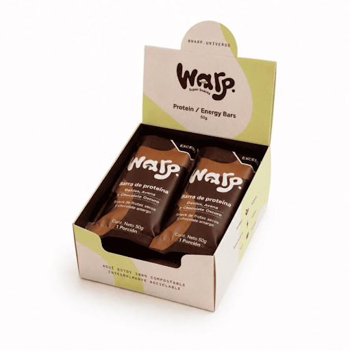 Barra Proteína Chocolate 50g x 6 WARP Barra 50g x 6und Barra con dátiles, proteína (albumina) maní, avena, almendras, semillas de chía y chocolate oscuro. Un snack práctico con 11g de proteína y delicioso para acompañarte en tu rutina y tus días en movimi