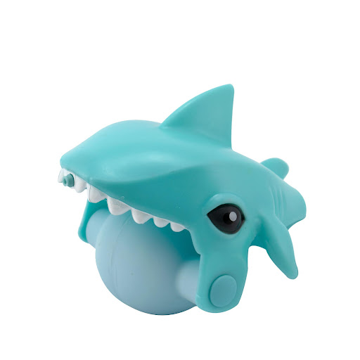 Lanzador de Agua Aqua Trendz Diseño Tiburón Azul Aqua Trendz Caja x 1 ĦDispara y mójate con el lanzador de agua! Es el accesorio de agua perfecto para sumergirse en la diversión, el lanzador dispara un flujo constante de agua, perfecto para actividades familiares, fiest