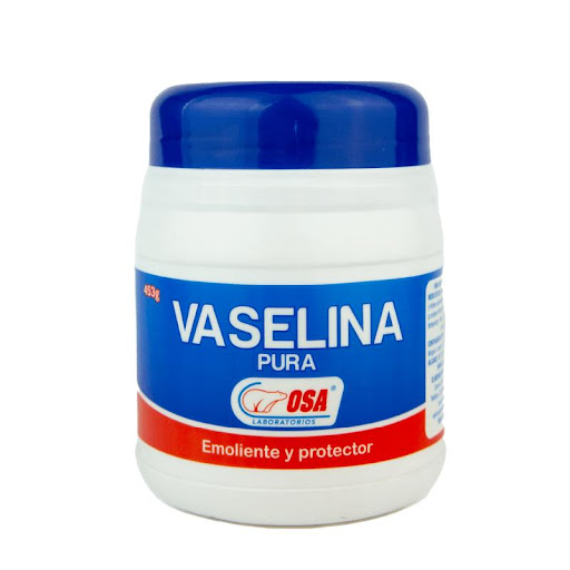 VASELINA OSA 453G OSA Caja x 1 Vaselina OSA pura de 453 g, formulada con petrolato blanco grado farmacéutico, ideal como emoliente y protector cutáneo. Ayuda a mantener la piel hidratada, suave y protegida frente a la resequedad, e