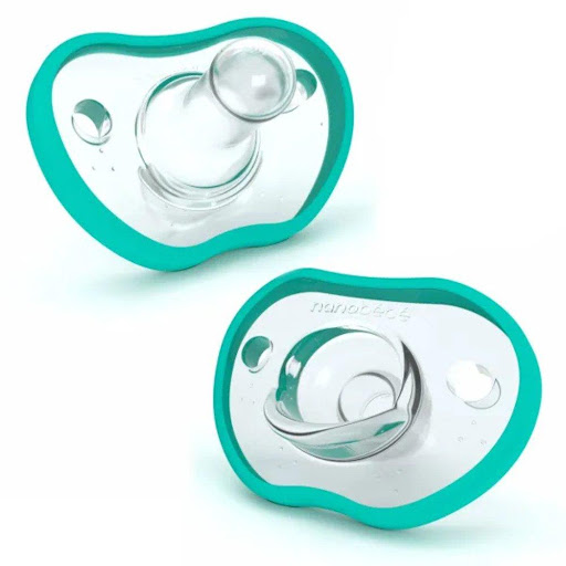 Chupo flexy | 3+ meses | Verde Nanobébé Caja x 2 Estos chupetes de silicona, suaves y flexibles, calman y tranquilizan a su bebé, a la vez que son duraderos y fáciles de limpiar, especialmente en nuestro esterilizador de vapor para microondas.Alguna