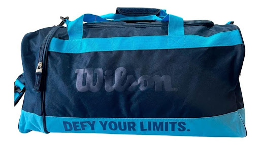 Bolso De Viaje Wilson Classic Unisex Azul Wilson Papeleta x 1 DESCRIPCIÓN DEL PRODUCTOElaborado pensando en usuarios con estilo, donde el diseño es parte importante del accesorio, acompañado con su personalidad.CARACTERÍSTICAS- Marca: Wilson.?- SKU: 65.150015BL.