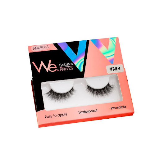 Pestañas postizas enteras we cosmetics unidad Amorosa We cosmetics Caja x 1 Par Las pestañas We ;Amorosa” son la elección perfecta para realzar la belleza de ojos almendrados:-La banda es extremadamente delgada y uniforme, se mezcla naturalmente con el maquillaje para un look sin