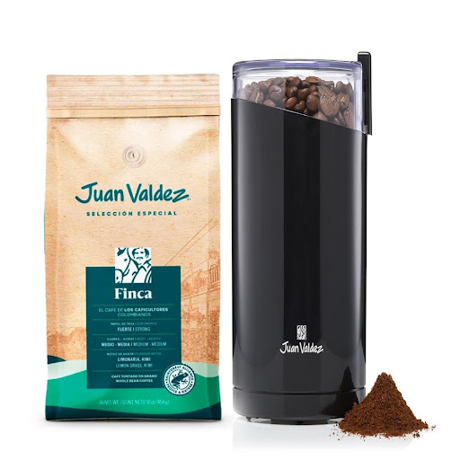 Kit Juan Valdez Molino Eléctrico + Café Finca Grano 454gr Juan Valdez 1 Molino + 1 Café Finca Grano x 2 Máquina ideal para moler café, sus cuchillas en acero inoxidable ofrecen una molienda rápida y homogénea. Molino de Café eléctrico con capacidad para moler 85 gramos de Café, podrás preparar hasta ¡12