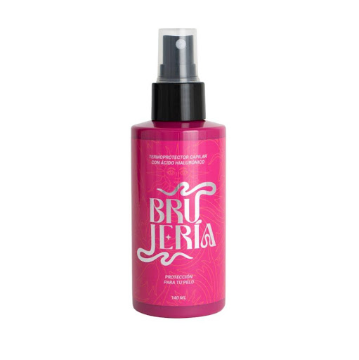 Termoprotector Anti Frizz Brujería Capilar x 140 ml  Brujería Capilar Spray x 1 Descubre el termoprotector alisante definitivo que protege tu cabello del calor de planchas, secadores y rizadores, evitando el daño térmico y dejándolo suave, brillante y sin frizz. Su fórmula avanza