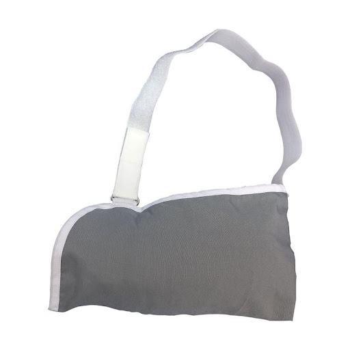 Cabestrillo Recovery Joven Gray Small Recovery Individual x 1 Elaborado en tela de algodón con diseño en forma de bolsa que permite sostener el brazo a la altura del pecho a 90 grados en relación con el hombro.para uso en post operatorios y traumas de la mano, b
