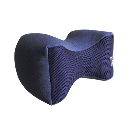 COJIN RODILLAS SIDE DESKNZA GLOBAL AIM  x 1 Cojín ortopédico diseñado para brindar soporte y alineación a las rodillas mientras se duerme de lado. Su forma en H permite mantener la cadera y rodillas alineadas, reduciendo la presión y mejorando 