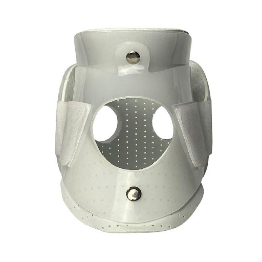 Collar Kamex de Emergencias S M Kamex Individual x 1 Collar de emergencia rígido que limita el movimiento de la columna cervical, con orificio a nivel del cuello que permite la inserción del tubo o cánula para realizar traqueotomía de emergencia.