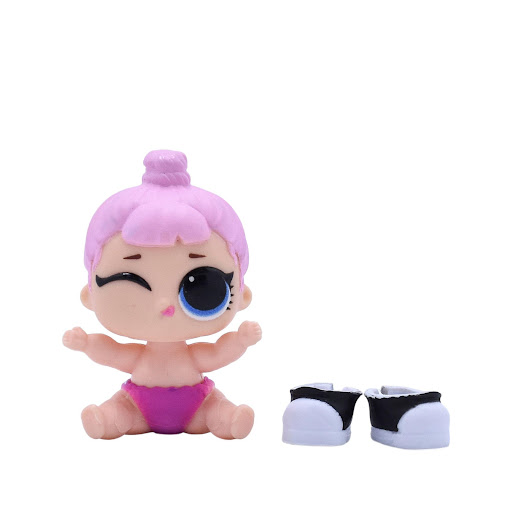 Muñeca bebé LOL Sorpresa Lil Sisters Mini Aventura LOL Caja x 1 Descubre la adorabilidad en miniatura con la Muñeca LOL Surprise Lil Cozy Babe. Esta colección Lil Sis presenta personajes entrañables que complementan tus aventuras LOL. Cada muñeca viene con un acce