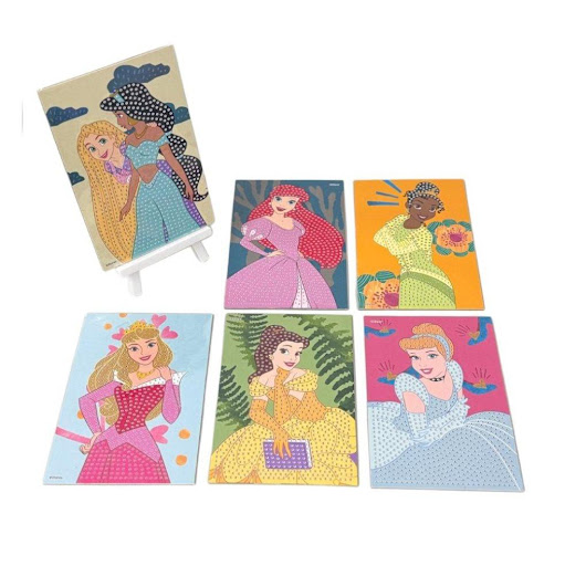 Set Firgura Pinta con Diamantes con Stand Princesas x 6 Bodega Ilusión Disney Caja Carton x 1 Descubre el arte pintar con diamantes con tu personaje favorito de Disney. Fomenta aquellas habilidades manuales de tu hijo con estos increíbles productos que les permitirán convertirse en artistas.
C