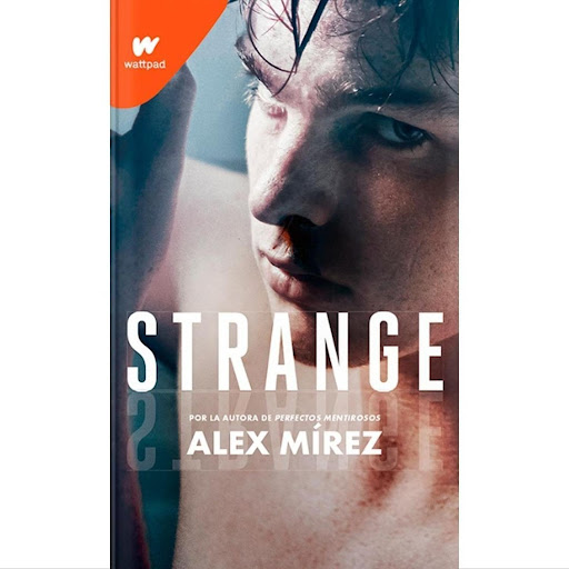 Strange. Alex Mírez Montena  x 1 STRANGE- WPżQué harías si una noche encuentras a un chico semidesnudo y cubierto de sangre en tu patio? żQué harías si es atractivo, pero también es perturbador? Historia adictiva 100% Wattpad. La apa